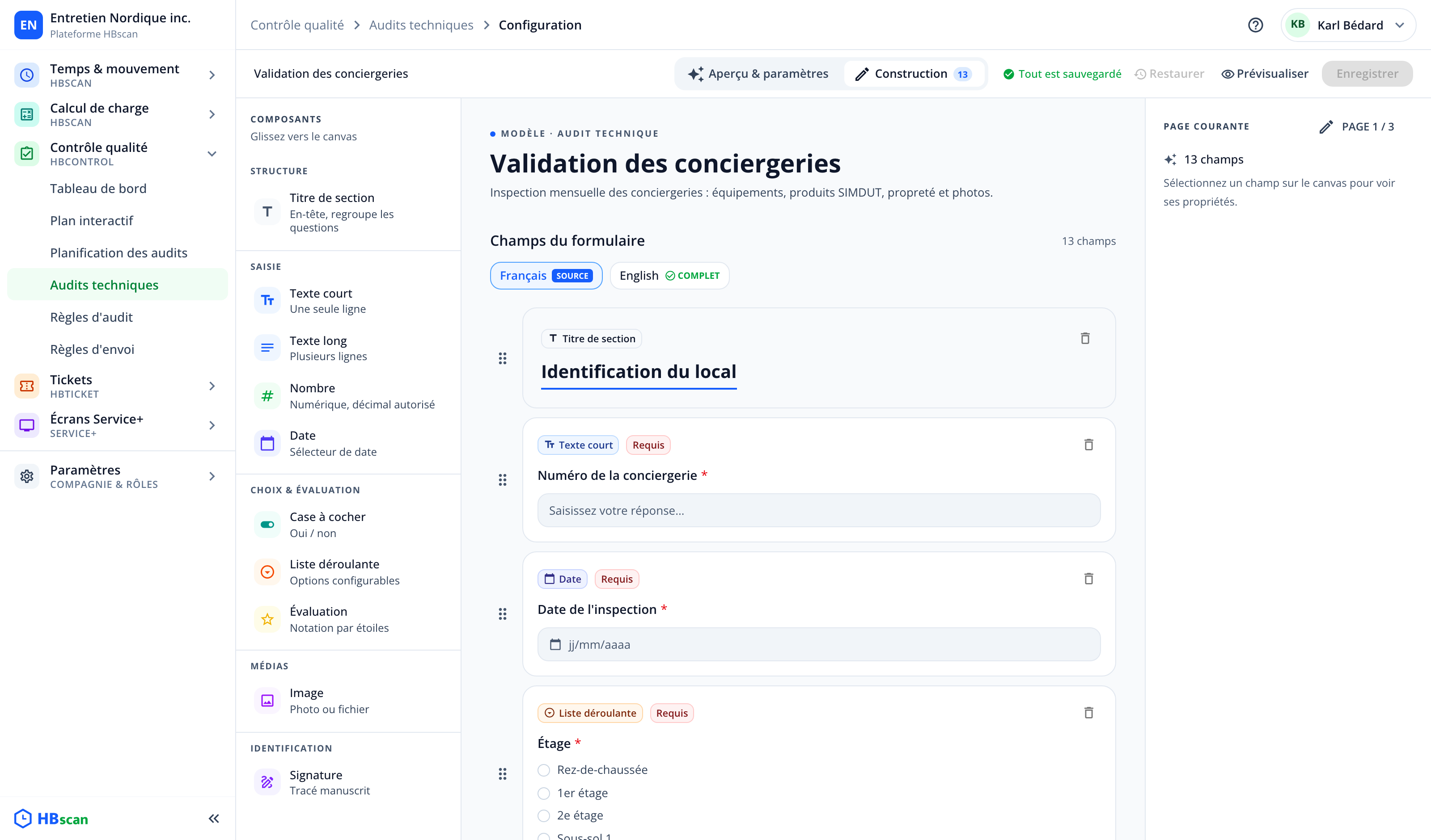 Capture : constructeur en mode « Construction »; palette de composants, structure du formulaire avec les cartes de champs de la page 1, panneau Propriétés vide.