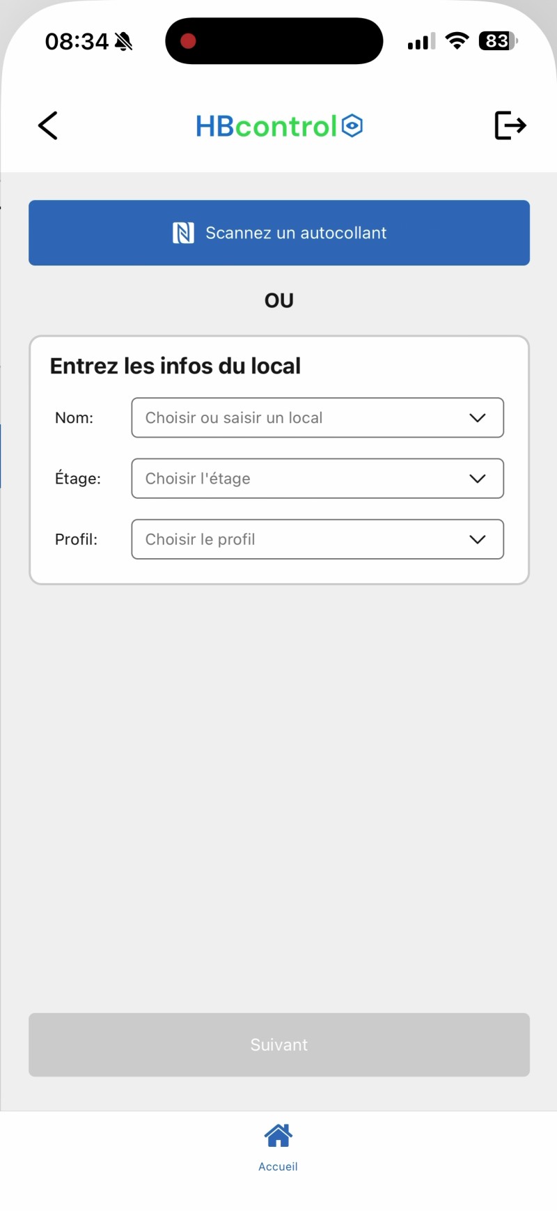 Capture: page d'ajout d'un local — bouton bleu « Scannez un autocollant », séparateur « OU » et carte « Entrez les infos du local » avec les trois listes Nom / Étage / Profil.