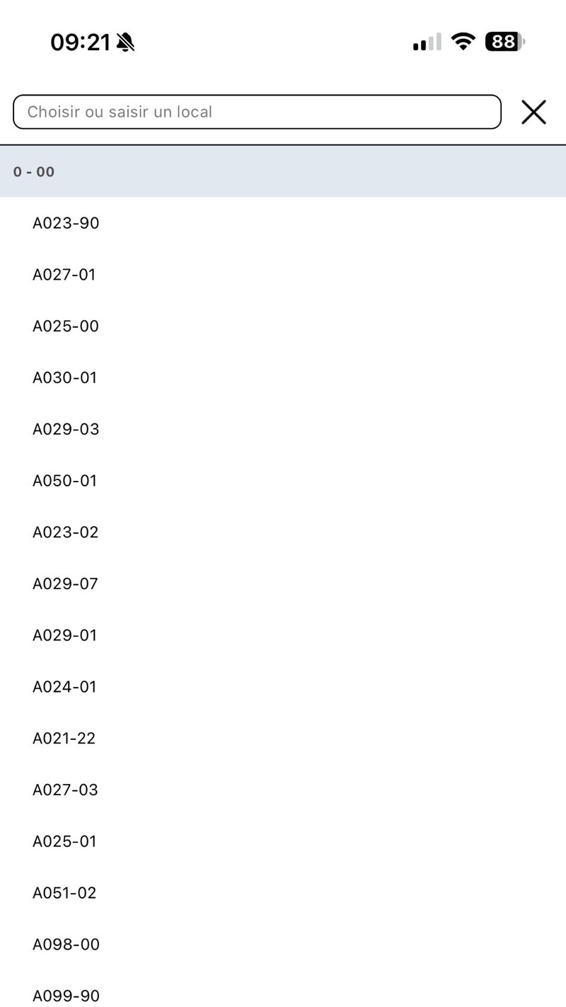 Capture: liste prédéfinie des locaux qui s'ouvre depuis le champ Nom (Accueil, Ascenseur(s), Bureau fermé, Cafétéria, Hall d'entrée, Toilette, etc.).