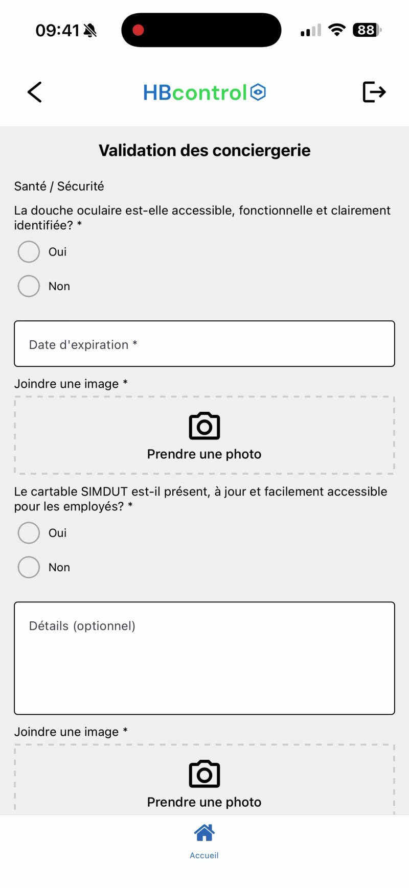 Capture: première page d'un formulaire technique « Validation des conciergerie » montrant la variété de champs : section, question Oui/Non, champ Date d'expiration, encart « Joindre une image / Prendre une photo ».