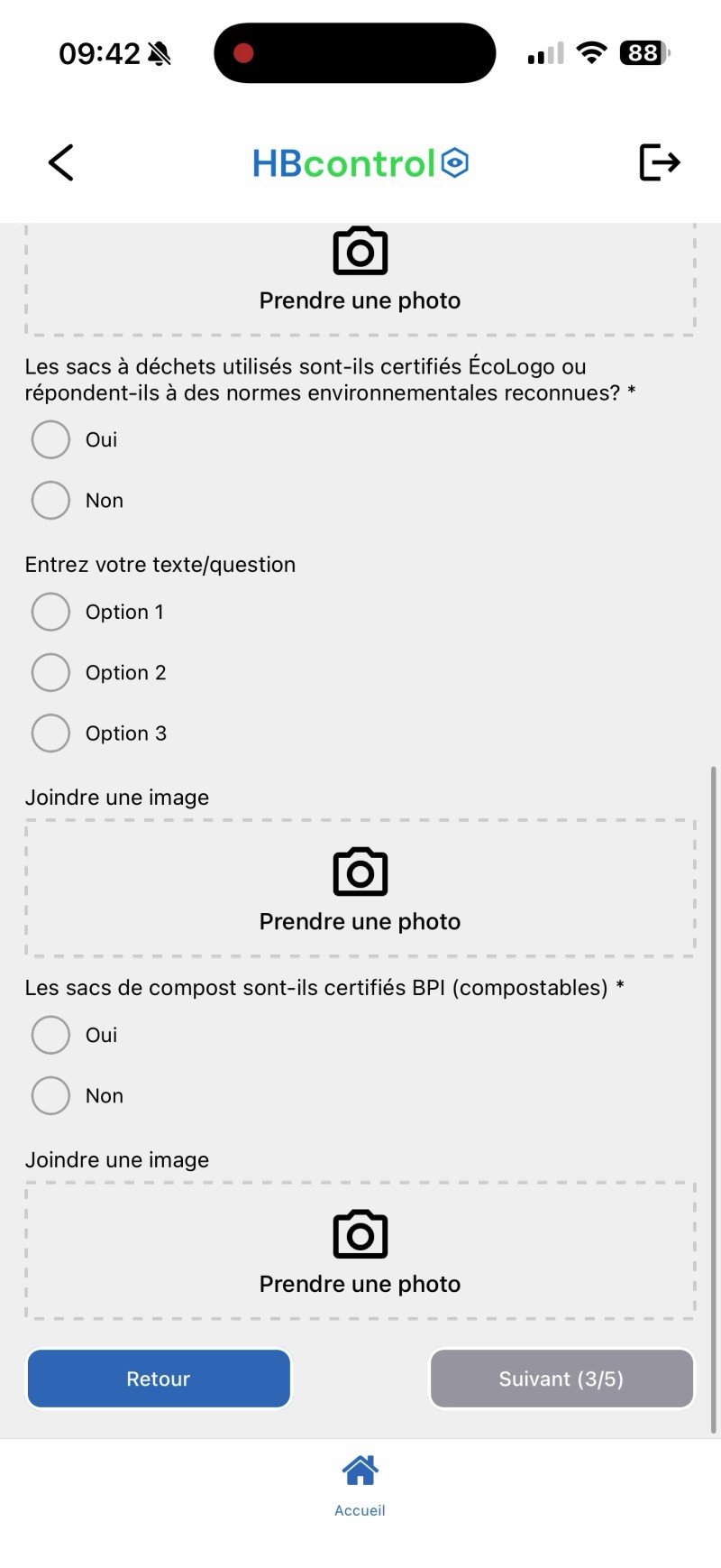 Capture: bas d'une page intermédiaire d'un formulaire technique avec les boutons « Retour » (bleu) à gauche et « Suivant (3/5) » (gris désactivé tant que les champs requis ne sont pas remplis) à droite.