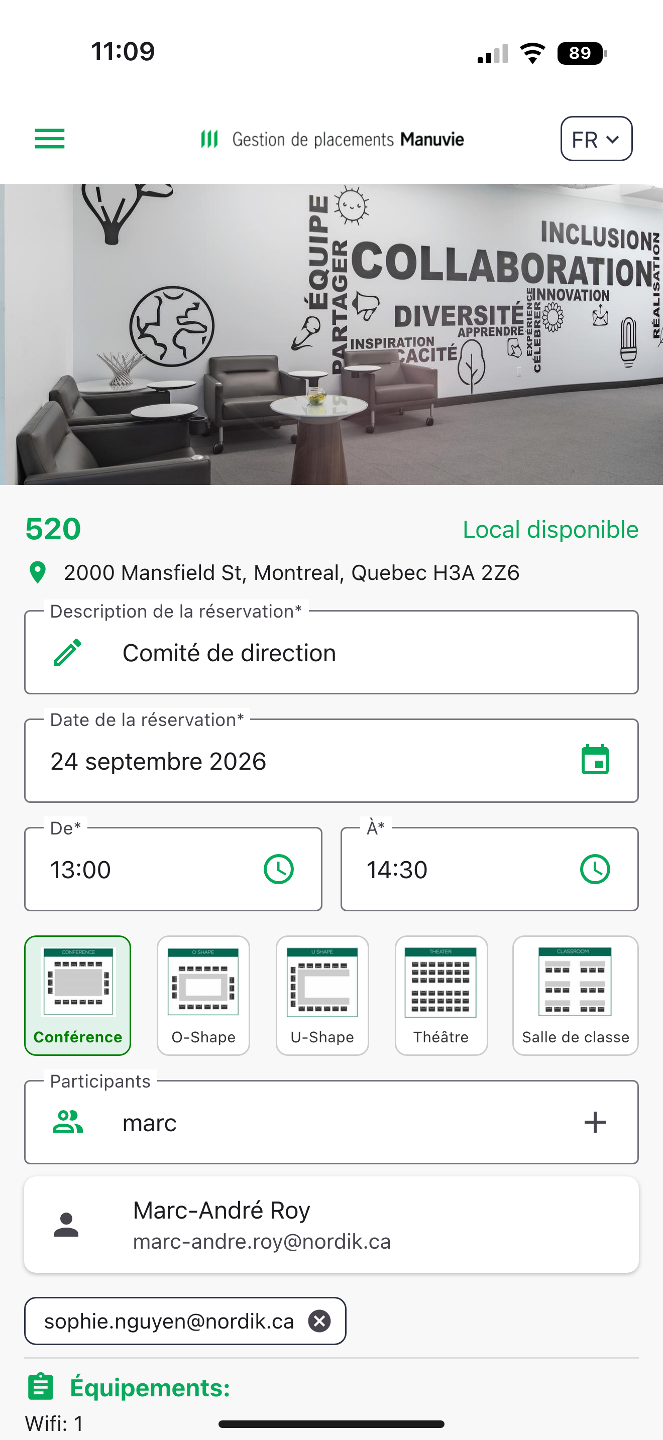 Capture: formulaire de la salle 520 rempli; disposition Conférence sélectionnée en vert, champ Participants avec une suggestion « Marc-André Roy » et une pastille de courriel déjà ajoutée, bouton « Réserver » actif.