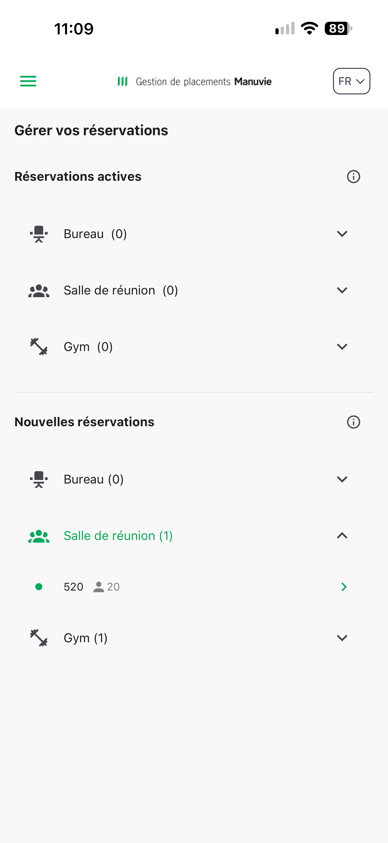 Capture: même écran avec la catégorie « Salle de réunion (1) » dépliée dans « Nouvelles réservations »; ligne « 520 » avec la capacité 20 et un chevron.