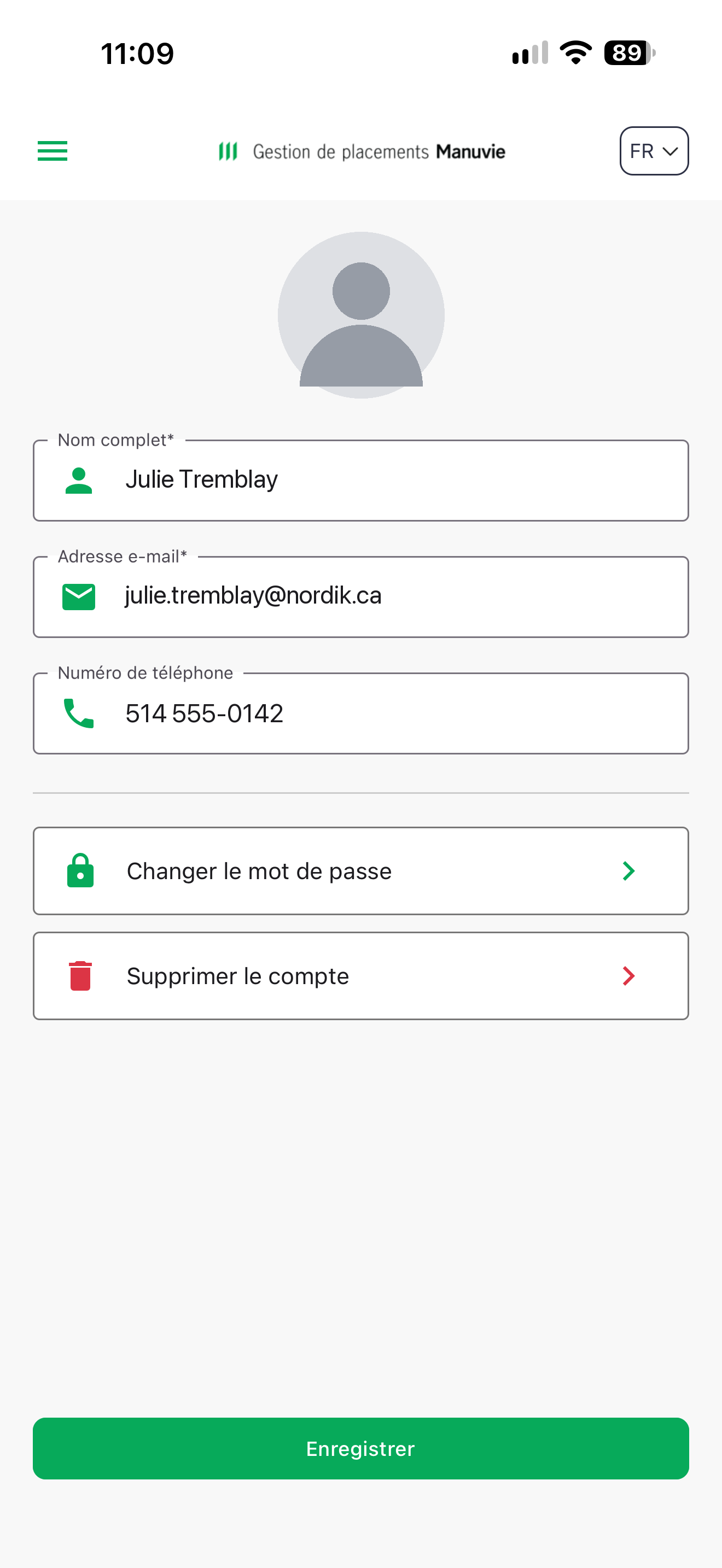 Capture: écran Profil; avatar, champs « Nom complet* », « Adresse e-mail* » et « Numéro de téléphone », entrées « Changer le mot de passe » et « Supprimer le compte », bouton vert « Enregistrer ».
