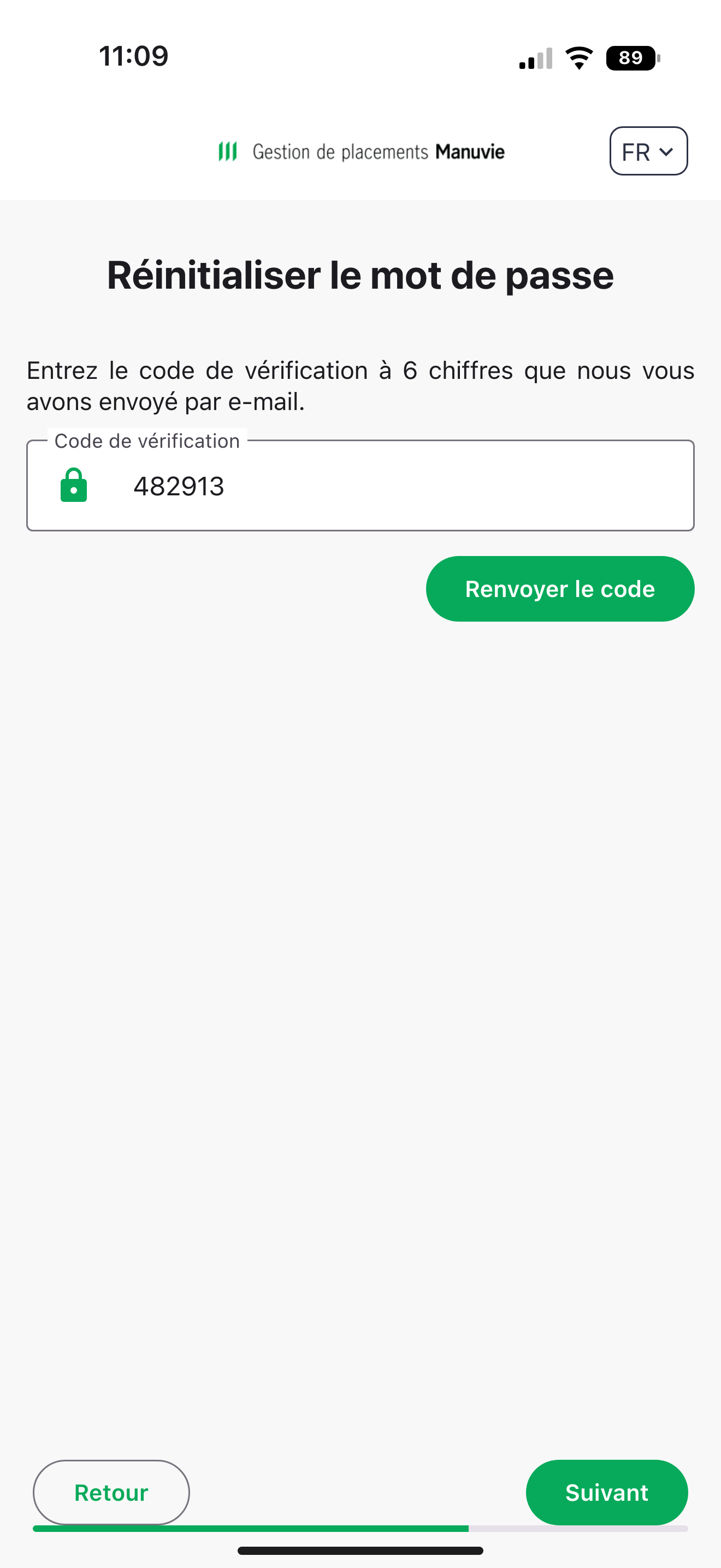 Capture: écran « Réinitialiser le mot de passe », étape du code; texte « Entrez le code de vérification à 6 chiffres… », champ « Code de vérification », bouton « Renvoyer le code », boutons « Retour » et « Suivant », barre de progression.