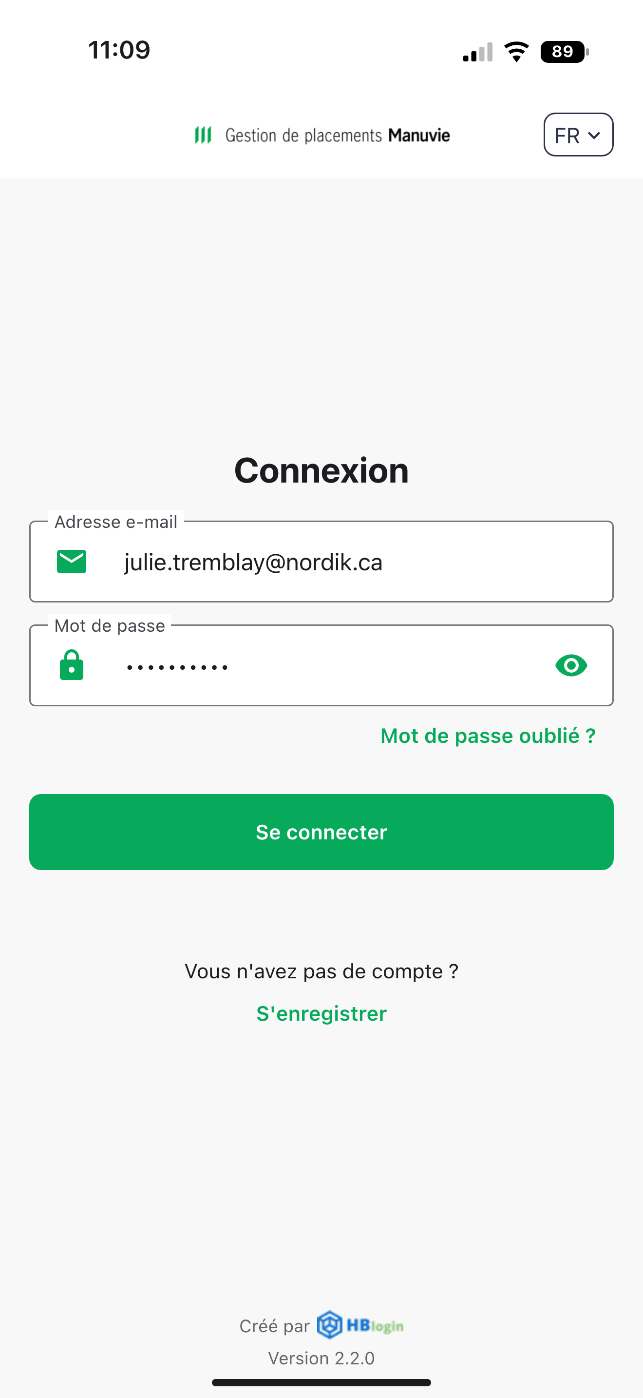 Capture: écran « Connexion » de l'application HBlogin; champs « Adresse e-mail » et « Mot de passe » avec icône œil, lien « Mot de passe oublié ? », bouton vert « Se connecter », texte « Vous n'avez pas de compte ? » avec « S'enregistrer », mention « Créé par HBlogin » et « Version 2.2.0 ».