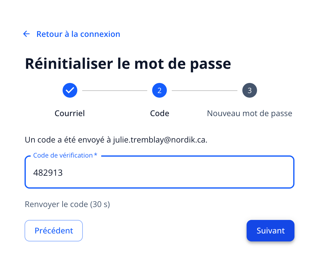 Capture: étape 2 « Code »; champ « Code de vérification », lien « Renvoyer le code (30 s) », boutons « Précédent » et « Suivant ».