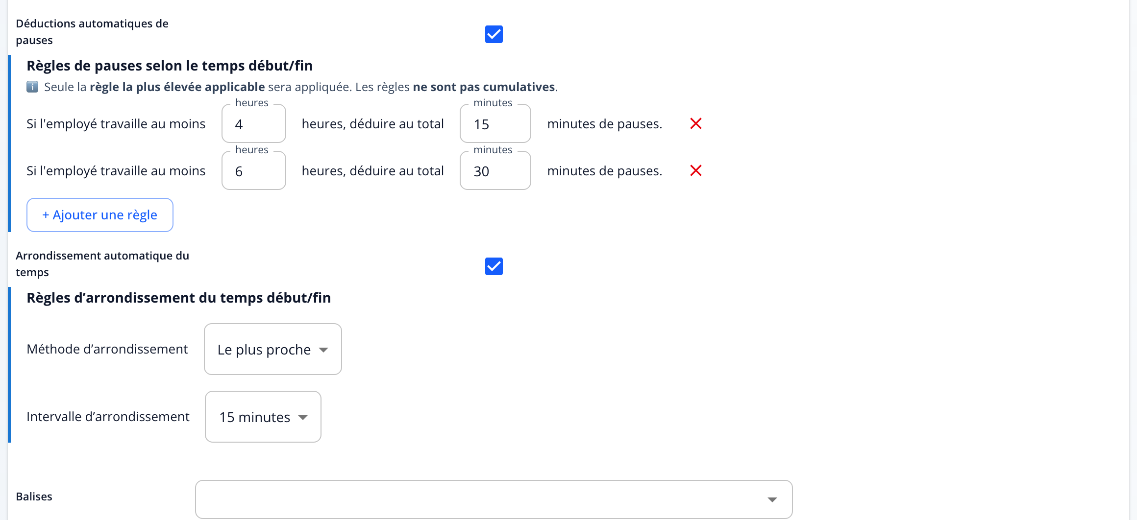 Capture: section « Déductions automatiques de pauses » d'un contrat avec ses règles « Si l'employé travaille au moins … heures, déduire au total … minutes de pauses », puis « Arrondissement automatique du temps » avec la méthode et l'intervalle d'arrondissement.