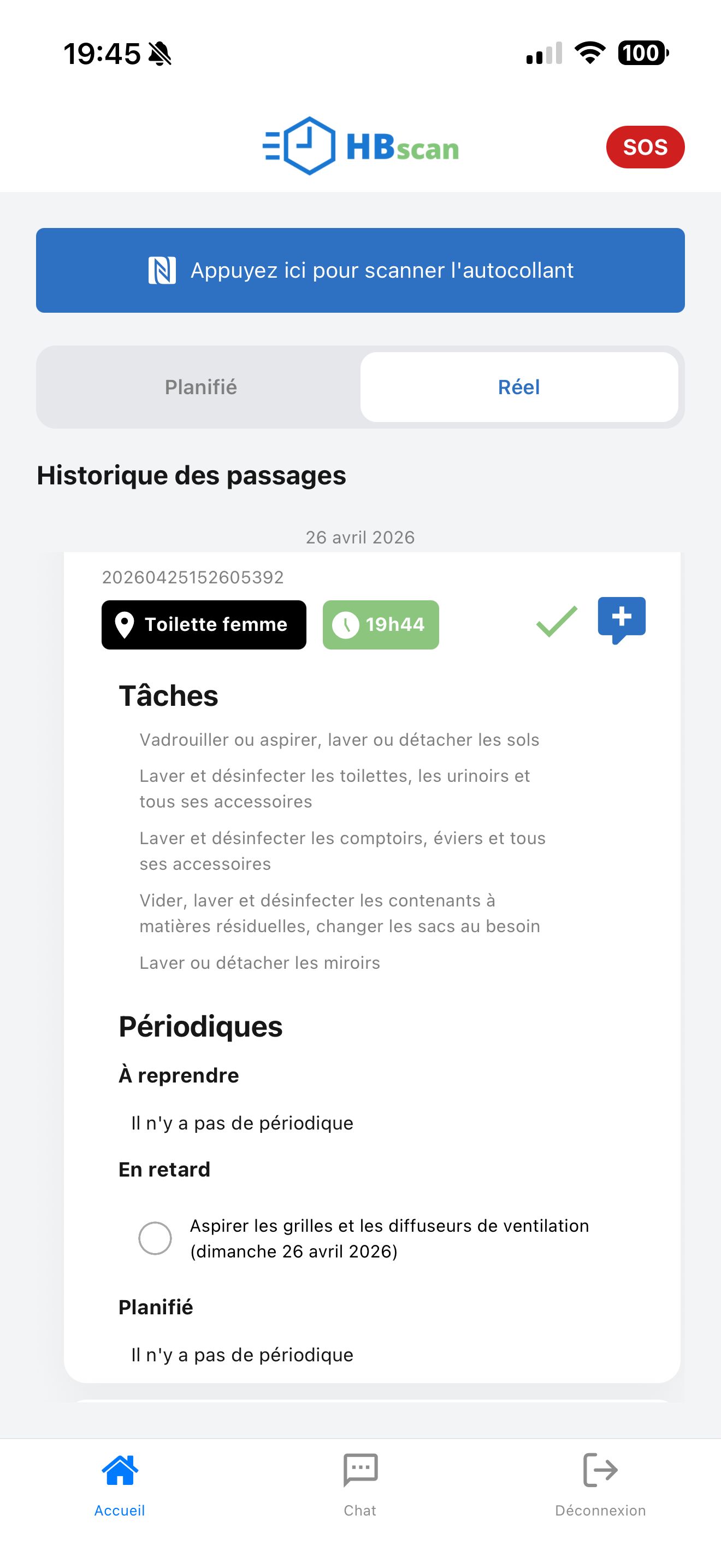 Capture: carte du local « Toilette femme » dépliée — sections Tâches puis Périodiques regroupant À reprendre, En retard (avec un périodique « Aspirer les grilles et les diffuseurs de ventilation » daté du dimanche 26 avril 2026) et Planifié.