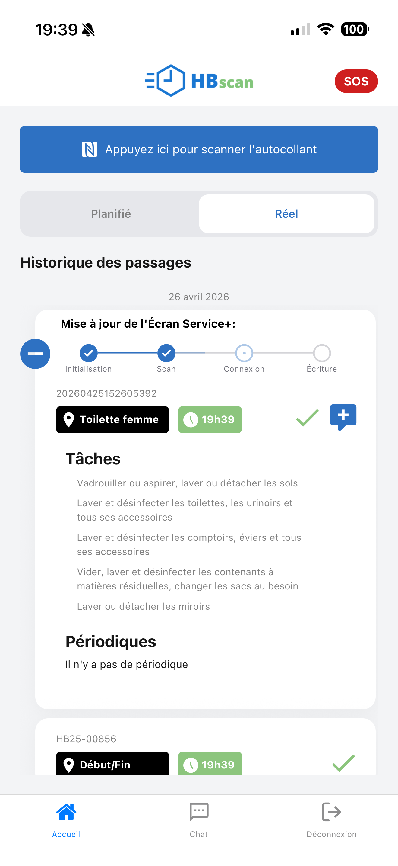 Capture: carte d'historique d'un local fraîchement scanné — l'indicateur « Mise à jour de l'Écran Service+ » avec les quatre étapes (Initialisation, Scan, Connexion, Écriture) terminées, puis la liste des tâches du local et la section Périodiques en dessous.