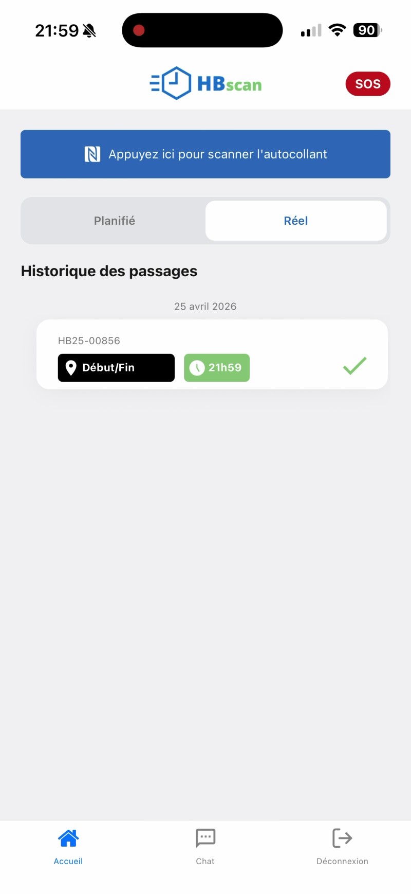 Capture: page d'accueil de l'employé avec le bouton bleu « Appuyez ici pour scanner l'autocollant », les onglets Planifié/Réel et l'historique des passages.