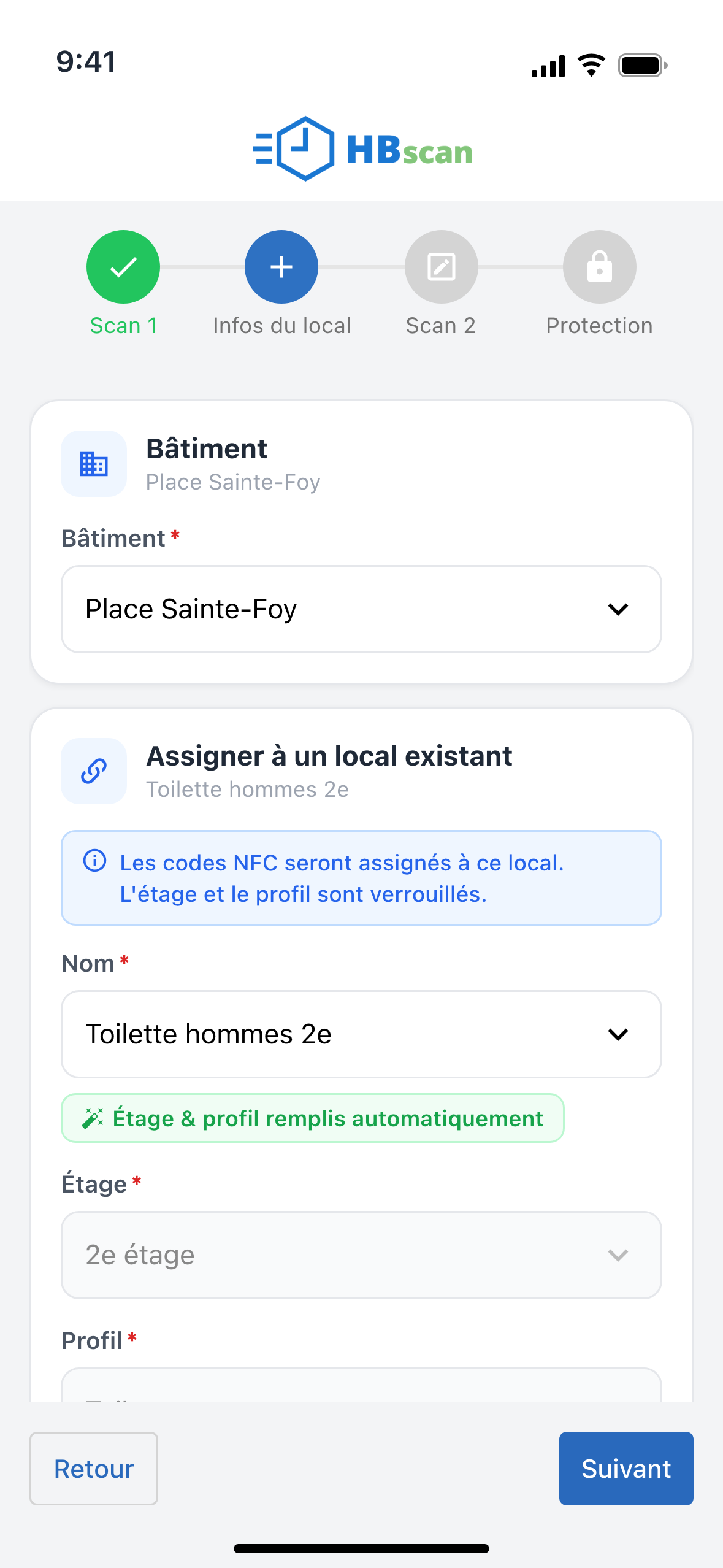 Capture: mode « Assigner à un local existant »; message bleu sur le verrouillage de l'étage et du profil, Nom « Toilette hommes 2e », étiquette verte « Étage & profil remplis automatiquement » et champs Étage et Profil grisés.