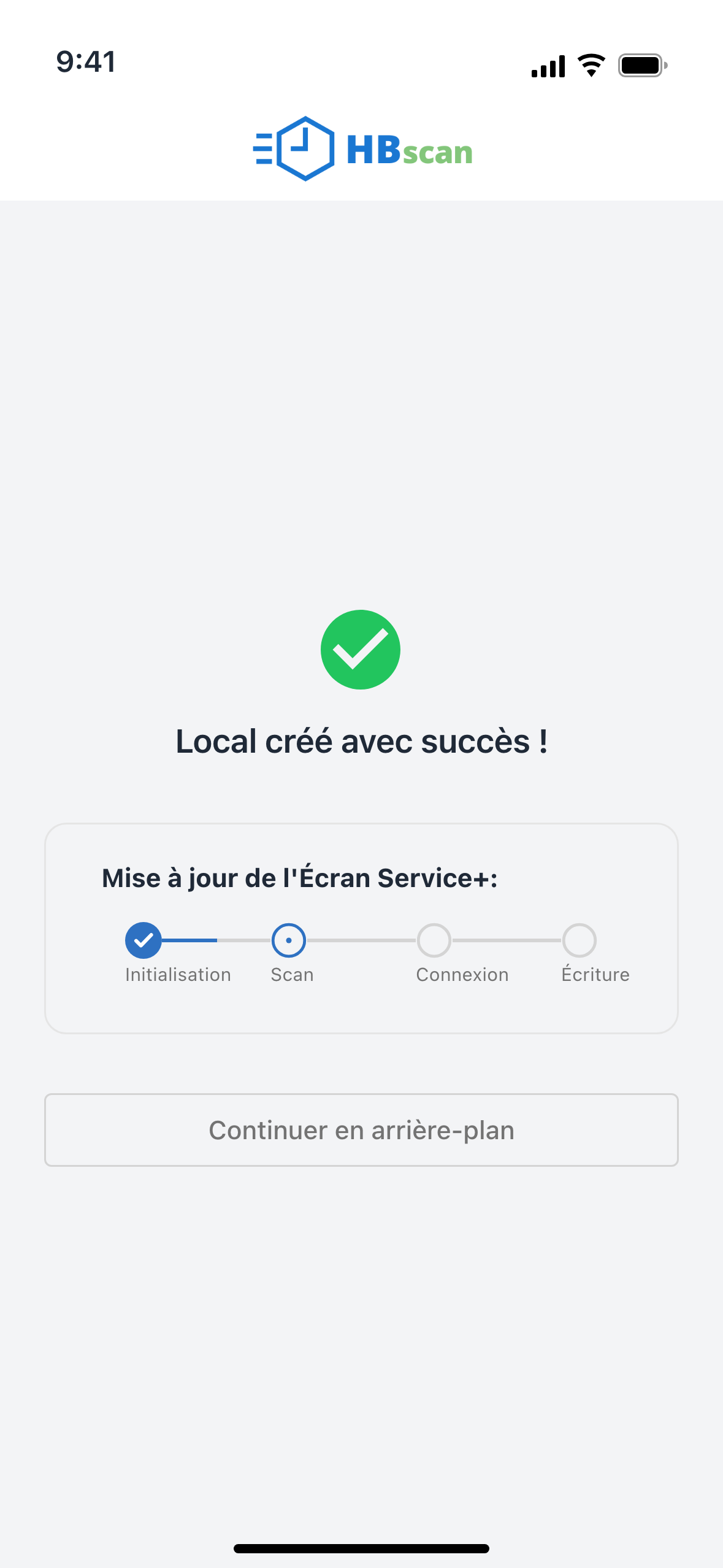 Capture: page de mise à jour de l'écran Service+ après la sauvegarde; coche verte, « Local créé avec succès ! », encadré « Mise à jour de l'Écran Service+: » avec les étapes Initialisation (terminée), Scan (en cours), Connexion et Écriture, puis le bouton « Continuer en arrière-plan ».