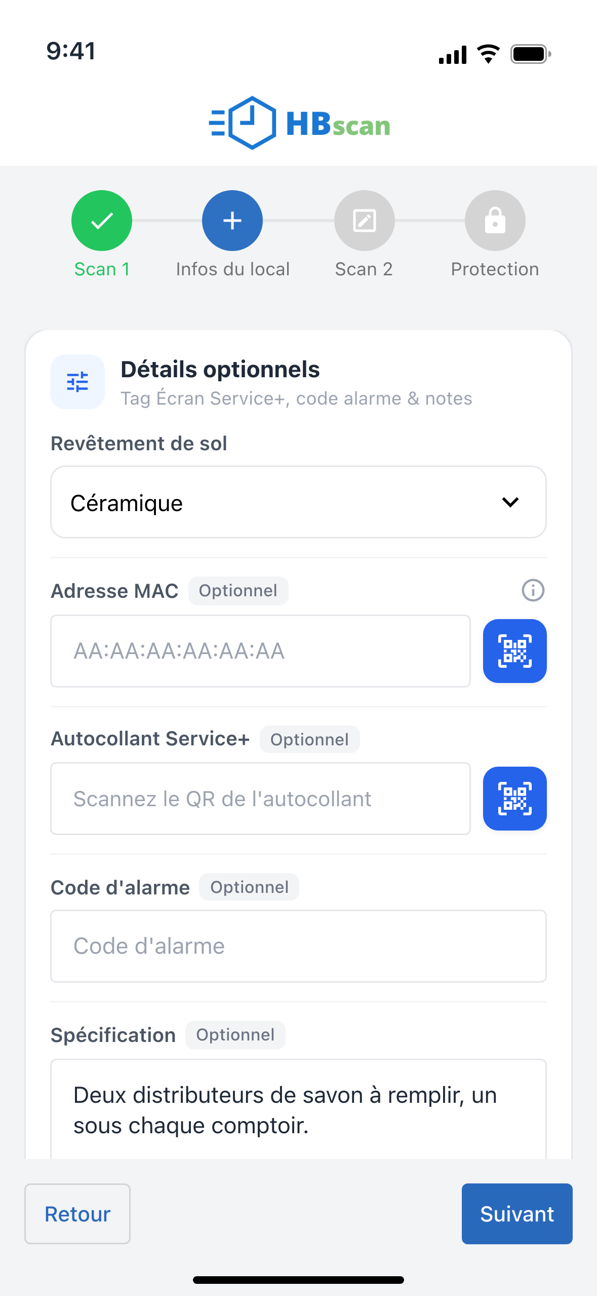 Capture: section « Détails optionnels »; Revêtement de sol « Céramique », champs Adresse MAC et Autocollant Service+ avec leur bouton de lecture du code QR, Code d'alarme vide et Spécification remplie.