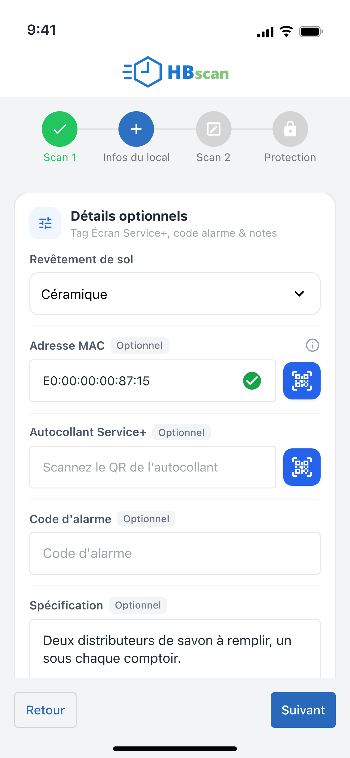 Capture: section « Détails optionnels »; champ Adresse MAC rempli avec E0:00:00:00:87:15 et coche verte de validation, bouton bleu de lecture du code QR, champ Autocollant Service+ vide, revêtement « Céramique » et spécification remplie.