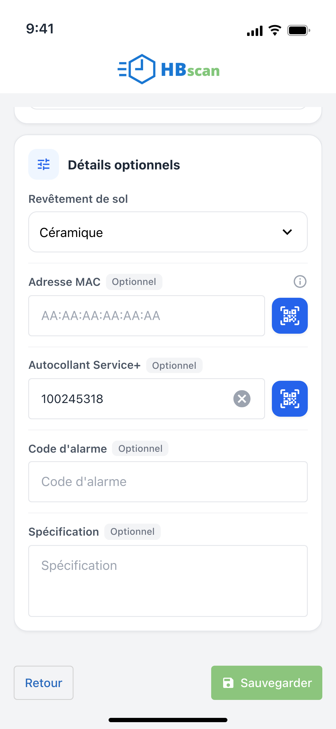 Capture: champ « Autocollant Service+ » rempli avec le code 100245318 et une croix grise pour le retirer; bouton vert « Sauvegarder » actif.