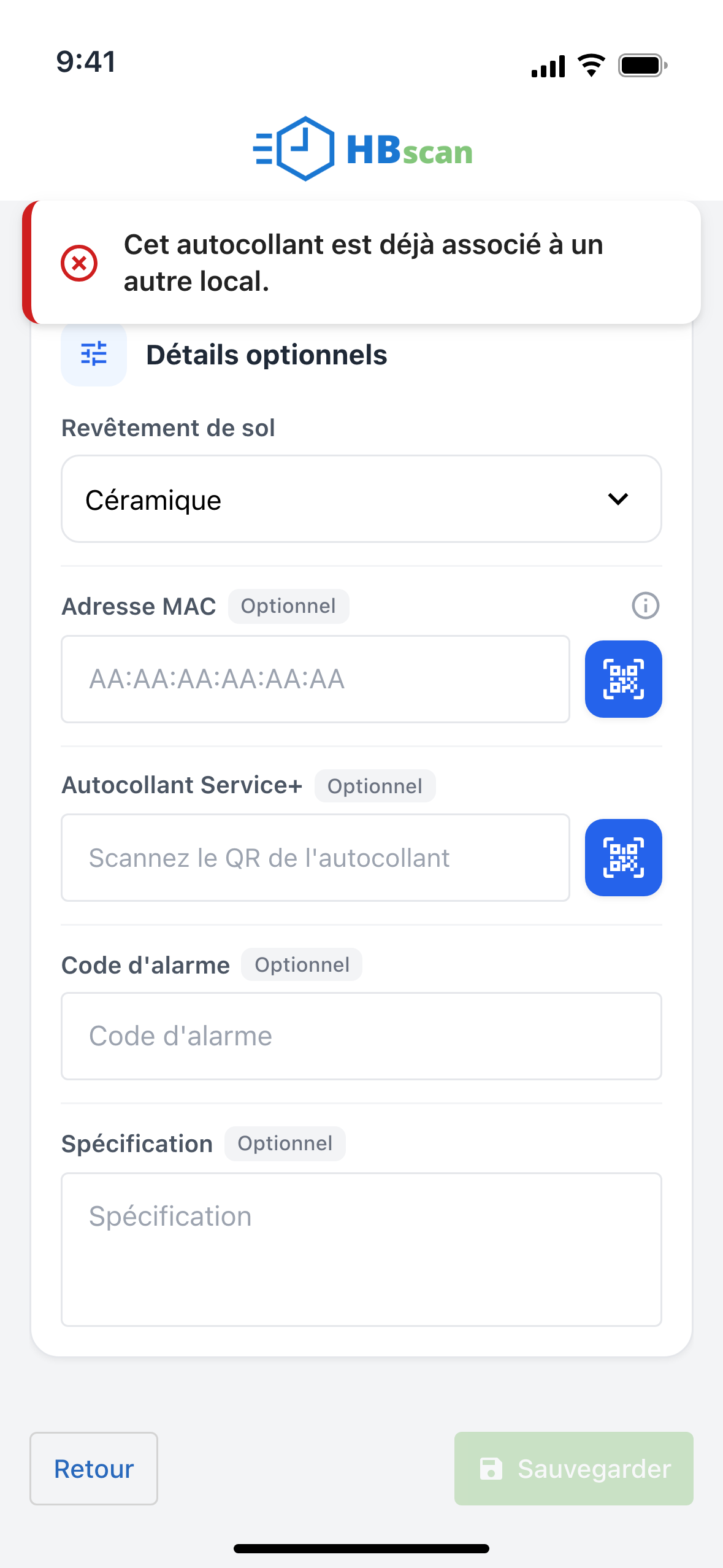 Capture: message d'erreur rouge « Cet autocollant est déjà associé à un autre local. » au-dessus de la fiche du local; le champ « Autocollant Service+ » reste vide.