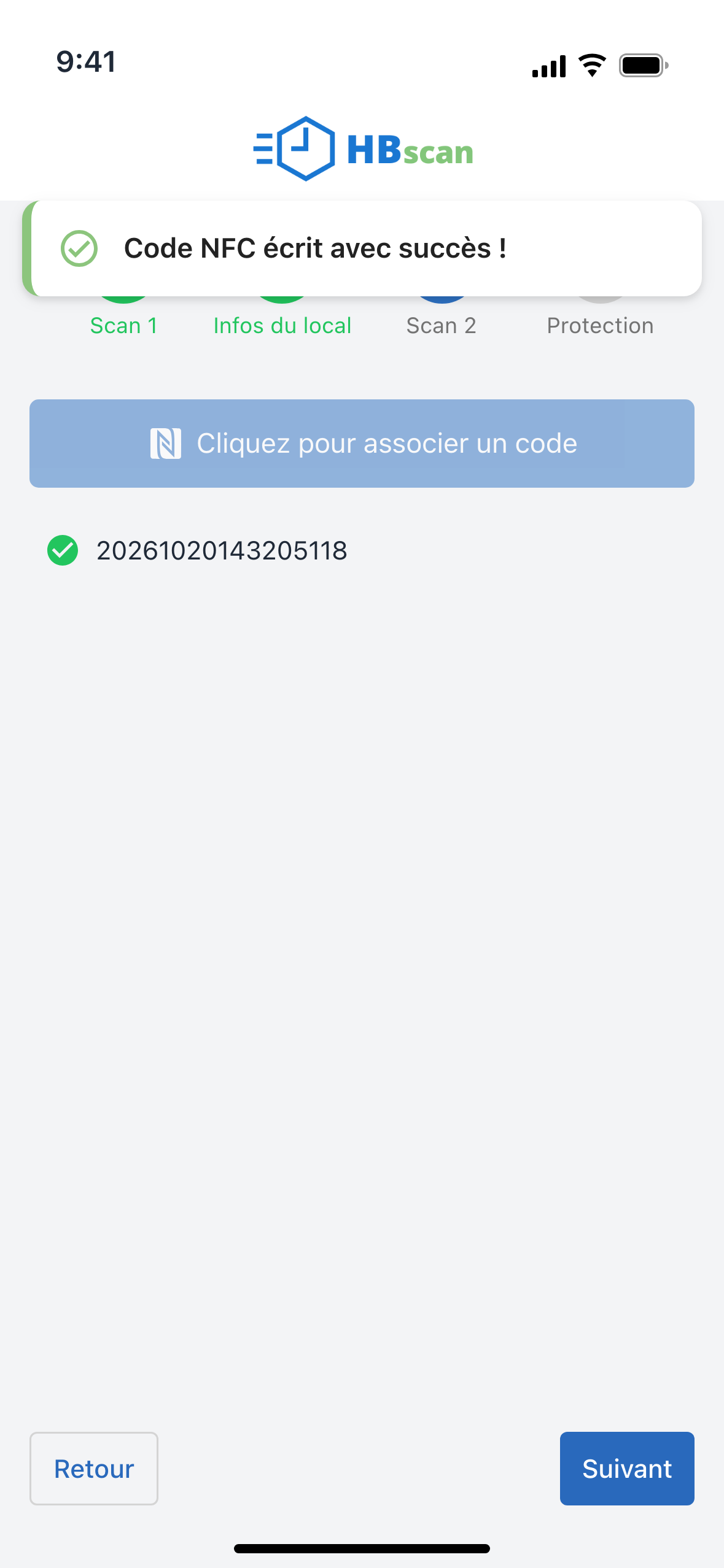 Capture: étape Scan 2 terminée; bannière « Code NFC écrit avec succès ! », bouton « Cliquez pour associer un code » grisé et le code coché en vert.